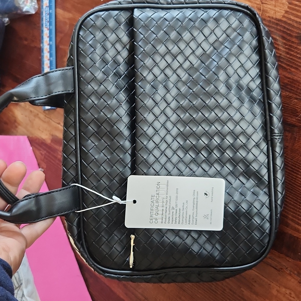 Boyatu Black Make up travel Bag โ NWT โ Woven Leather โ Silver Hardware โ Classy - Picture 8 of 15